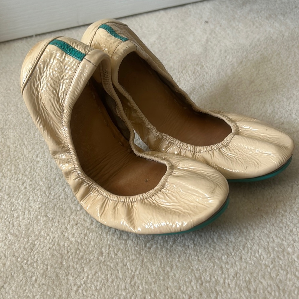 Nude Patent Leather Tieks